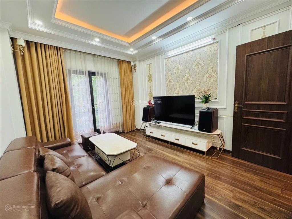 Nhà tái định cư việt hưng  full nội thất  đường 8m  vỉa hè 4m