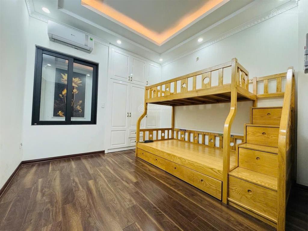 Nhà tái định cư việt hưng  full nội thất  đường 8m  vỉa hè 4m