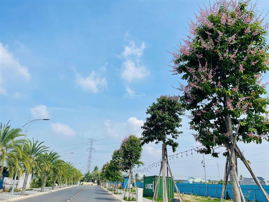 Mặt tiền cách nguyễn hữu trí 200m . nhà mặt phố sồ sẵn