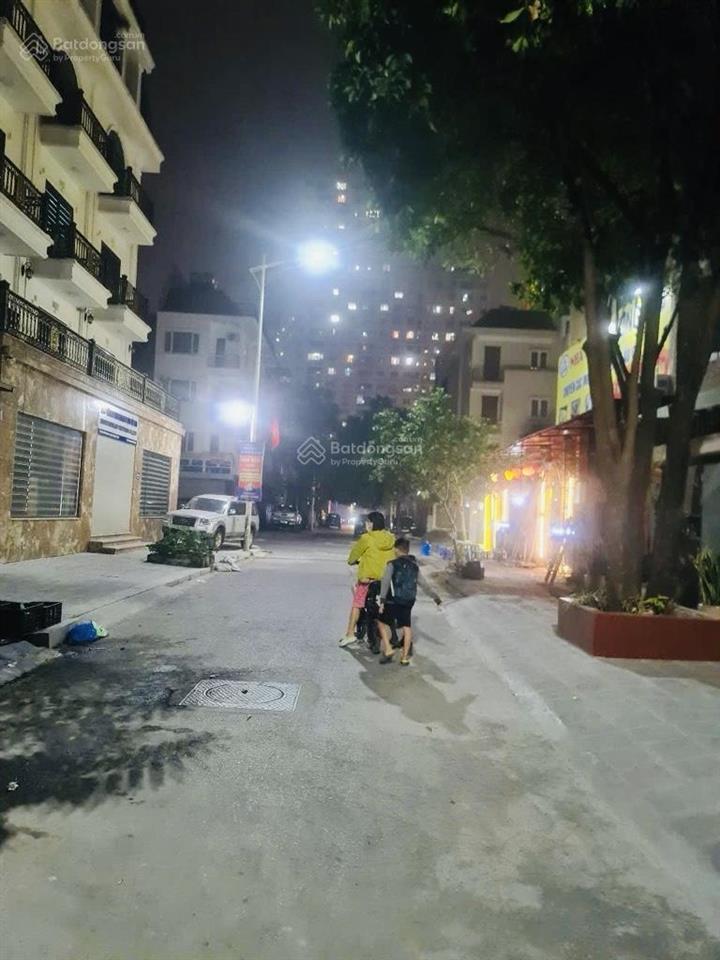 Bán nhà liền kề  83m² 20.9 tỷ khu đô thị văn khê  hà đông  đường thông vòng quanh
