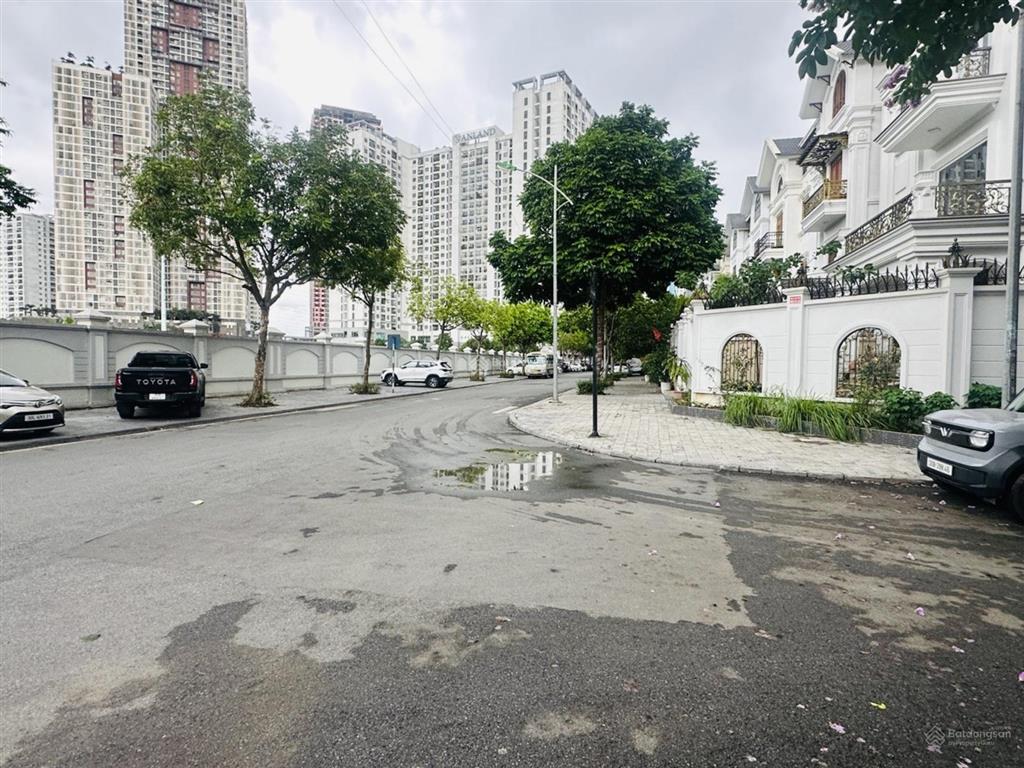 Bán căn biệt thự 215m², 52 tỷ full tầng hầm, lô góc khu a kđt dương nội, hà đông