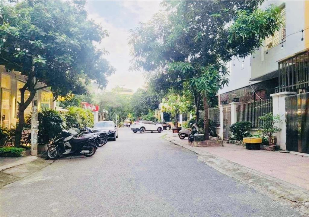 Bán gấp căn lk nông quốc chấn, 83m2, mặt tiền 5m, 18,6 tỷ, kđt văn khê, hà đông