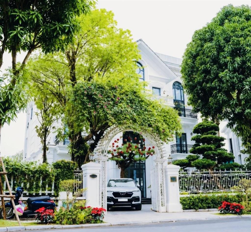 Bán căn biệt thự đơn lập, 210m2, 34,8 tỷ, 3 mặt thoáng, full nội thất đẹp, văn phú, hà đông