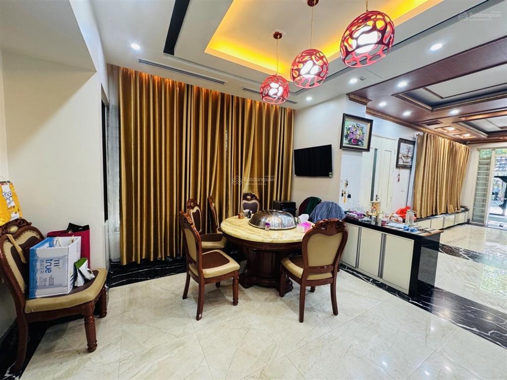 Bán căn biệt thự đơn lập, 210m2, 34,8 tỷ, 3 mặt thoáng, full nội thất đẹp, văn phú, hà đông