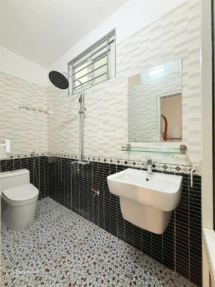 Trung tâm mỗ lao thanh bình hà đông nhà 35m2, 5 tầng, 6,2 tỷ. chủ cần bán nhanh ô tô đỗ gần