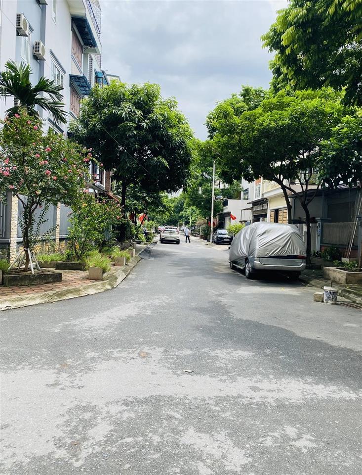 Bán nhà xây thô, 83m2, mặt tiền 5m, 17,6 tỷ, kđt văn khê, la khê, hà đông