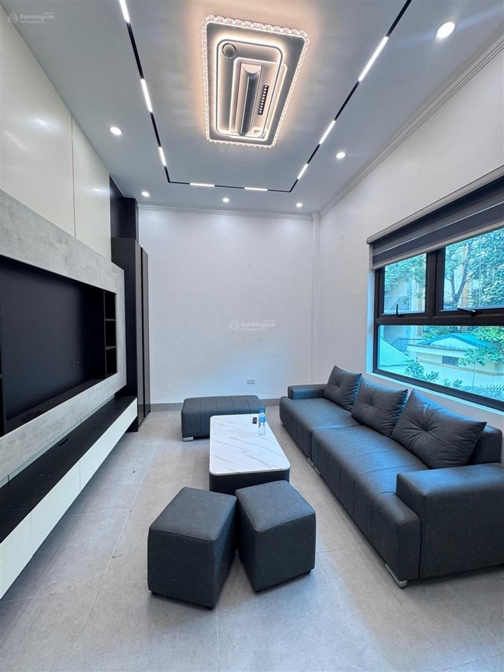 Trung tâm văn quán nhà 5 tầng 35m2 8.2 tỷ căn góc 3 thoáng dân xây chắc chắn full nội thất