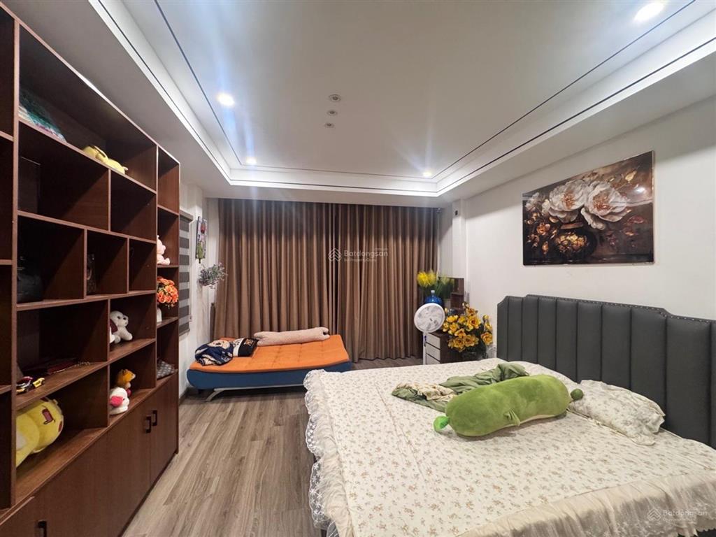Bán nhanh căn liền kề dv 50m²5 tầng mặt tiền 5m 13.7 tỷ ngay trường vạn bảo vạn phúc hà đông