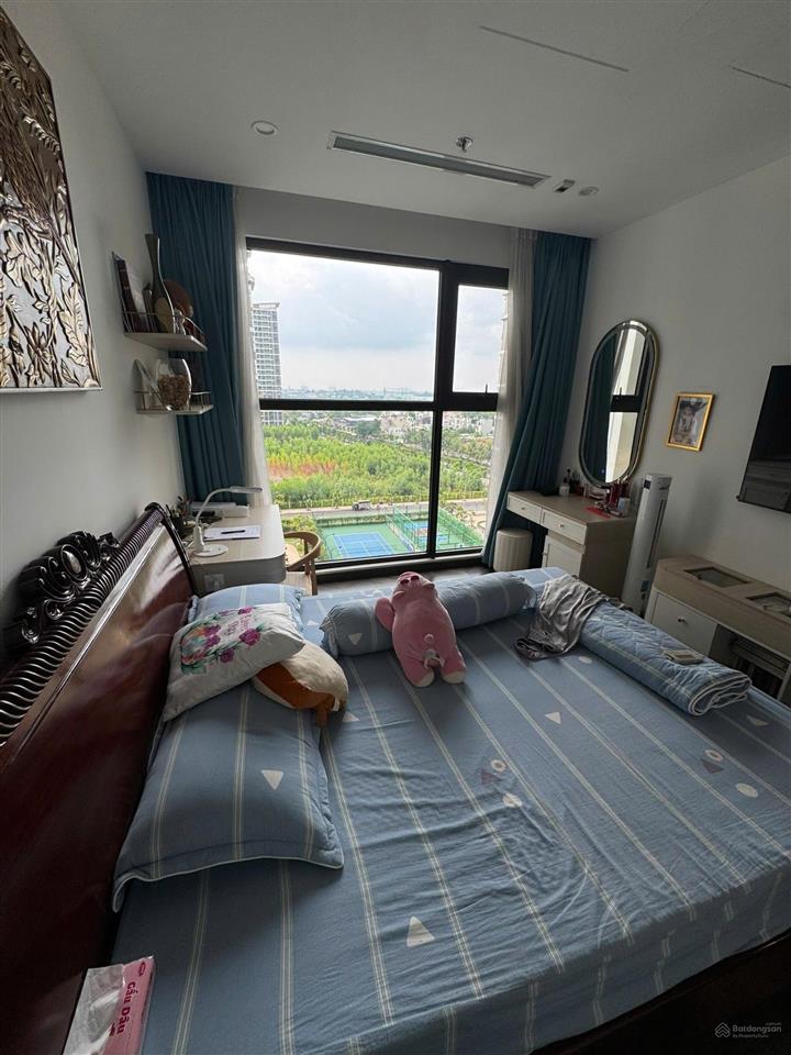 Bán gấp căn 2pn 80m2 the beverly căn góc bo giá bán 4,8 tỷ bao thuế phí full nội thất 300tr
