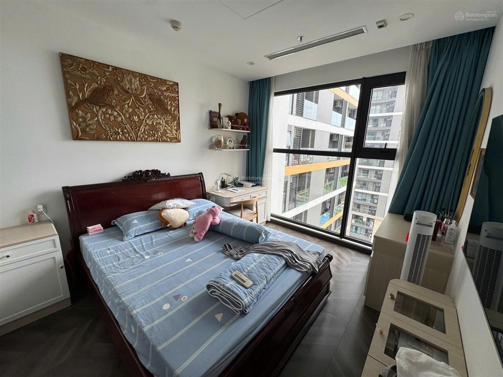 Bán gấp căn 2pn 80m2 the beverly căn góc bo giá bán 4,8 tỷ bao thuế phí full nội thất 300tr