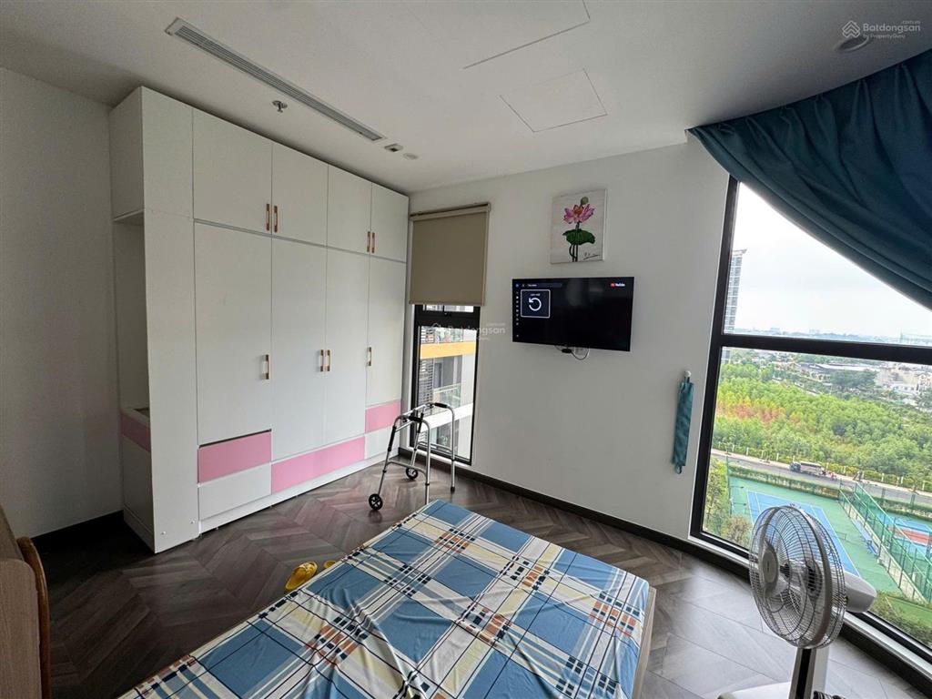 Bán gấp căn 2pn 80m2 the beverly căn góc bo giá bán 4,8 tỷ bao thuế phí full nội thất 300tr