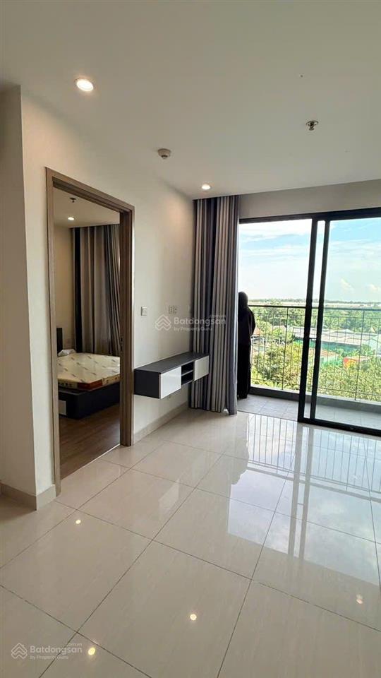 Bán căn 2pn vinhomes grand park diện tích 67m2 hướng đông nam giá 2.8 tỷ bao thuế phí đã có sổ hồng