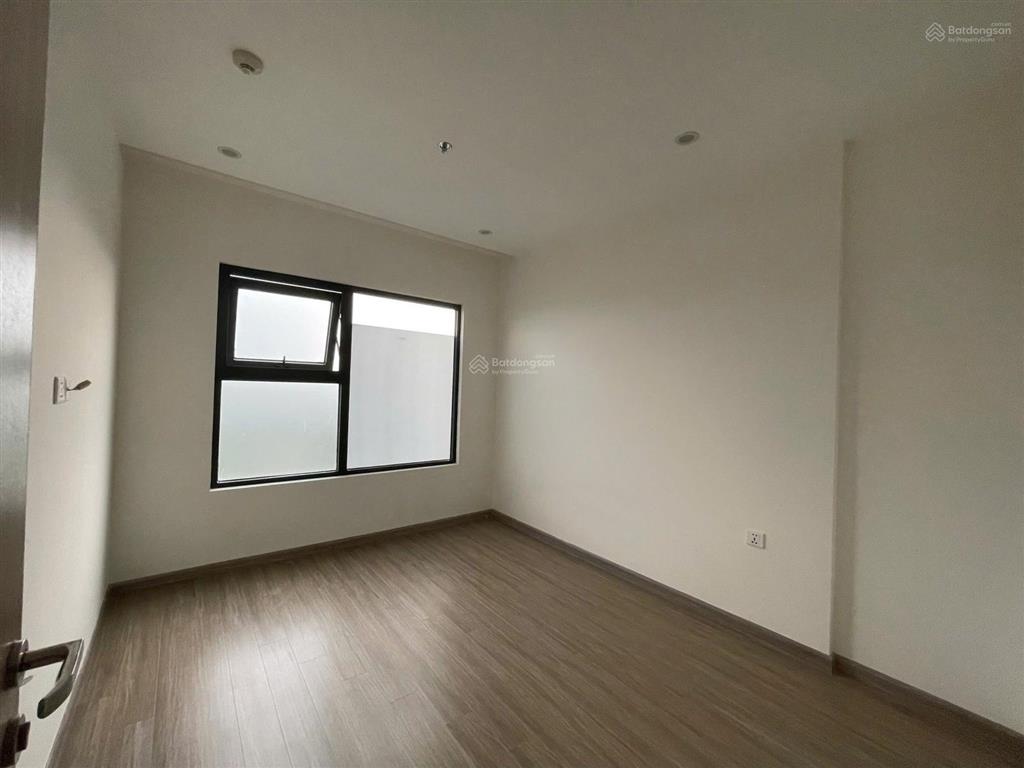 Chủ nhà ngộp ngân hàng nên cần bán căn 2pn vinhomes grand park giá 2,4 tỷ bao thuế phí đã có sổ
