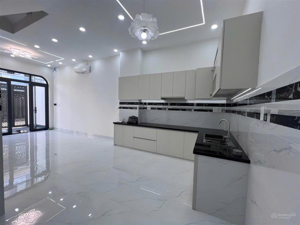 Bán nhà 1 trệt 2 lầu cách vinhomes quận 9 500m hoàn thiện pháp lý sổ hồng giá bán 4,5 tỷ còn tl
