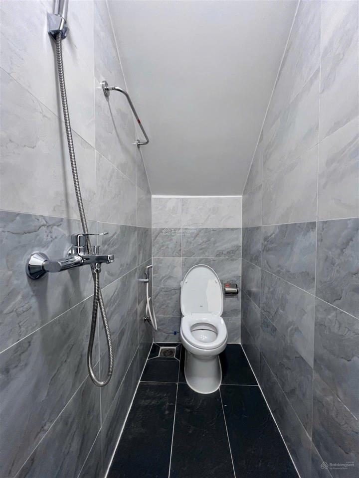 Bán nhà 1 trệt 2 lầu cách vinhomes quận 9 500m hoàn thiện pháp lý sổ hồng giá bán 4,5 tỷ còn tl