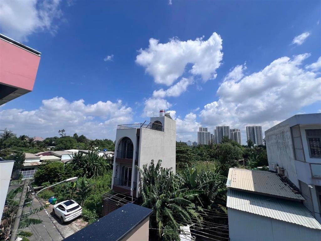 Bán nhà 1 trệt 2 lầu cách vinhomes quận 9 500m hoàn thiện pháp lý sổ hồng giá bán 4,5 tỷ còn tl