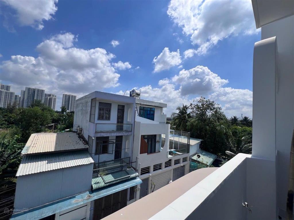Bán nhà 1 trệt 2 lầu cách vinhomes quận 9 500m hoàn thiện pháp lý sổ hồng giá bán 4,5 tỷ còn tl
