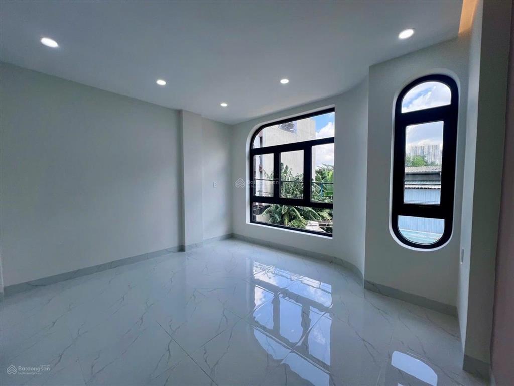 Bán nhà 1 trệt 2 lầu cách vinhomes quận 9 500m hoàn thiện pháp lý sổ hồng giá bán 4,5 tỷ còn tl