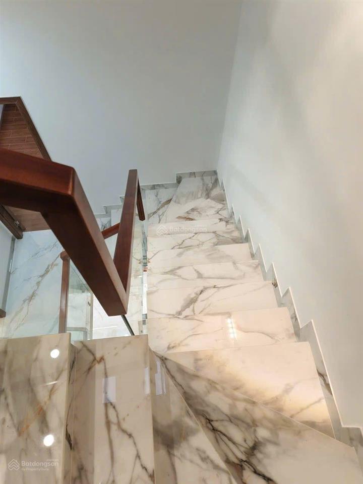 Bán gấp nhà mới xây 1 trệt 1 lửng 2 lầu ngay đường nguyễn xiển quận 9 nội thất như hình giá 6.9ty