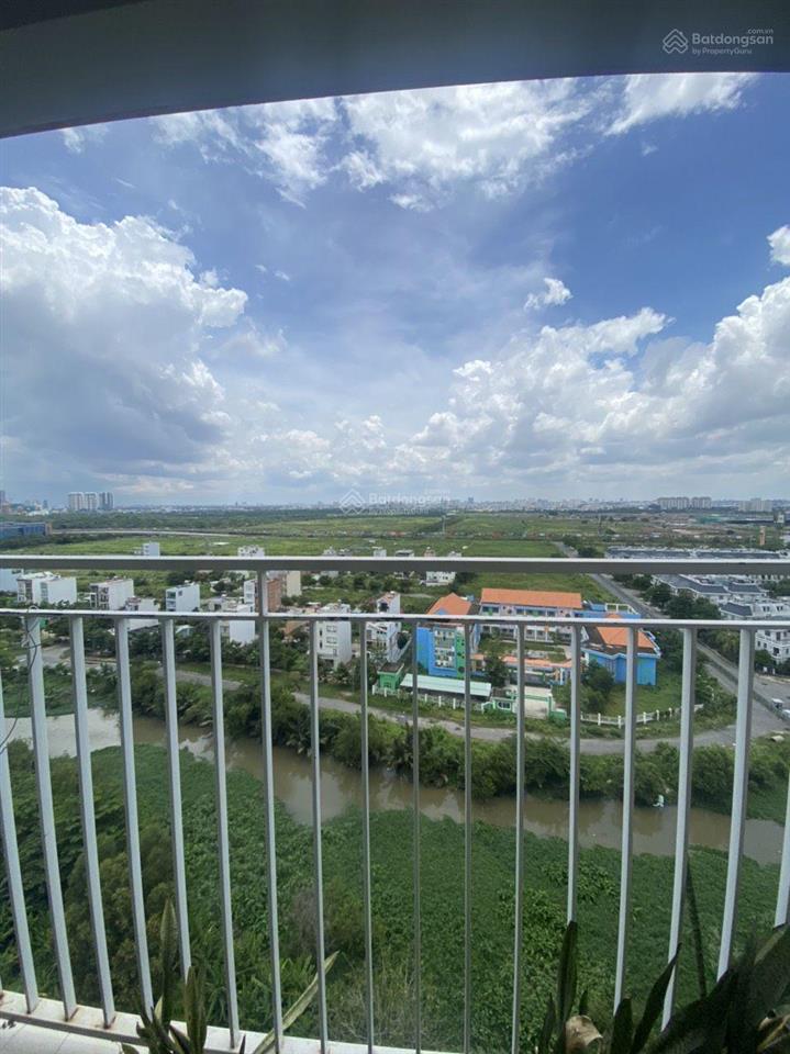 Chuyển nơi ở nên cần bán căn 3pn 102m2 view sông thoáng mát. sổ hồng trao tay trong ngày