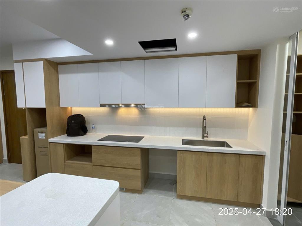 Chuyển nơi ở nên cần bán căn 3pn 102m2 view sông thoáng mát. sổ hồng trao tay trong ngày