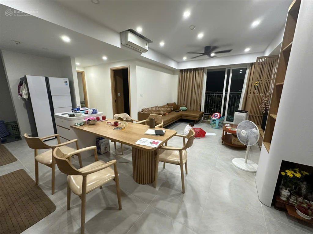 Chuyển nơi ở nên cần bán căn 3pn 102m2 view sông thoáng mát. sổ hồng trao tay trong ngày