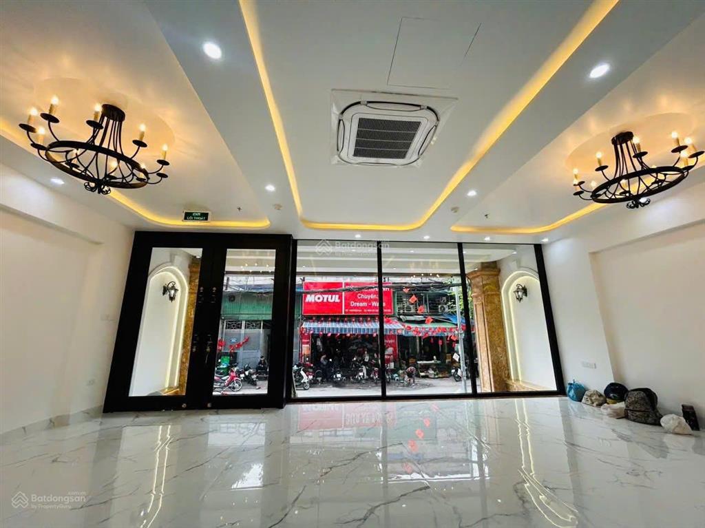 Mặt phố to, vỉa hè cực rộng 194m2 mặt tiền 9m giá siêu hấp dẫn