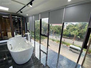 Bán nhà mặt phố quận cầu giấy lô góc 150m mặt tiền rộng 8,8m giá 72 tỷ