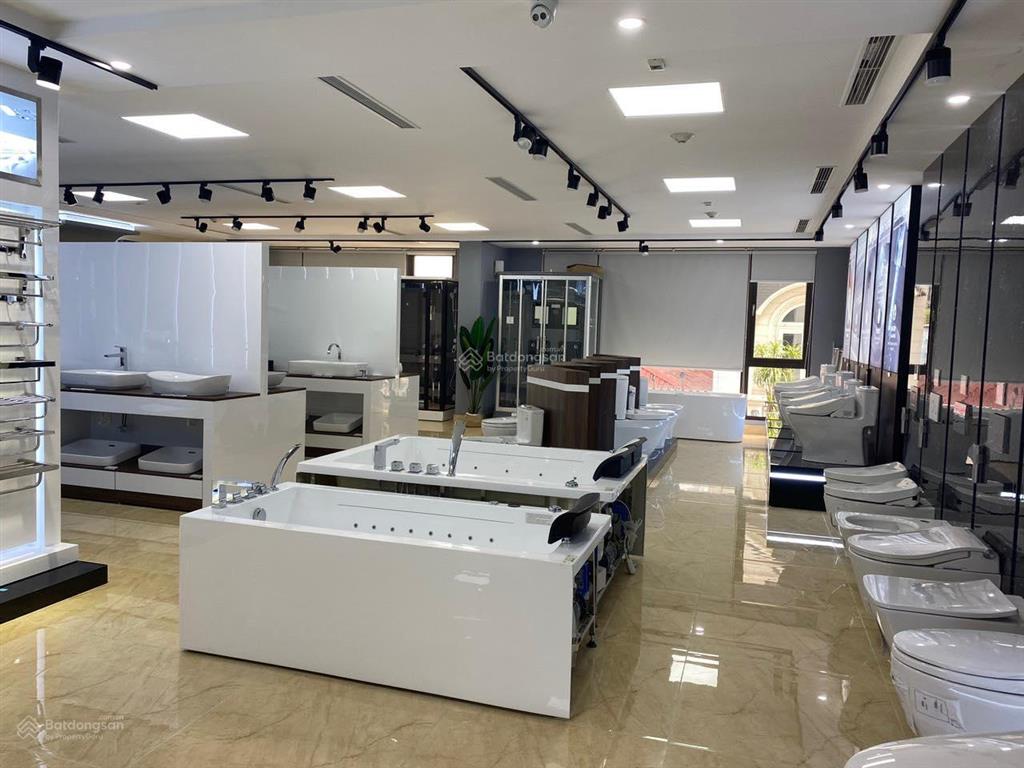 Bán nhà mặt phố quận cầu giấy lô góc 150m mặt tiền rộng 8,8m giá 72 tỷ
