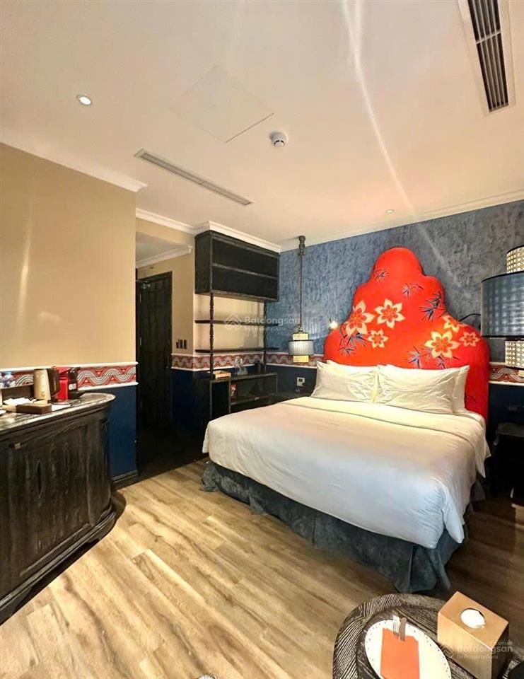 Nhà mặt phố cầu giấy 56m 3 mặt thoáng không quy hoạch giá chỉ 24 tỷ