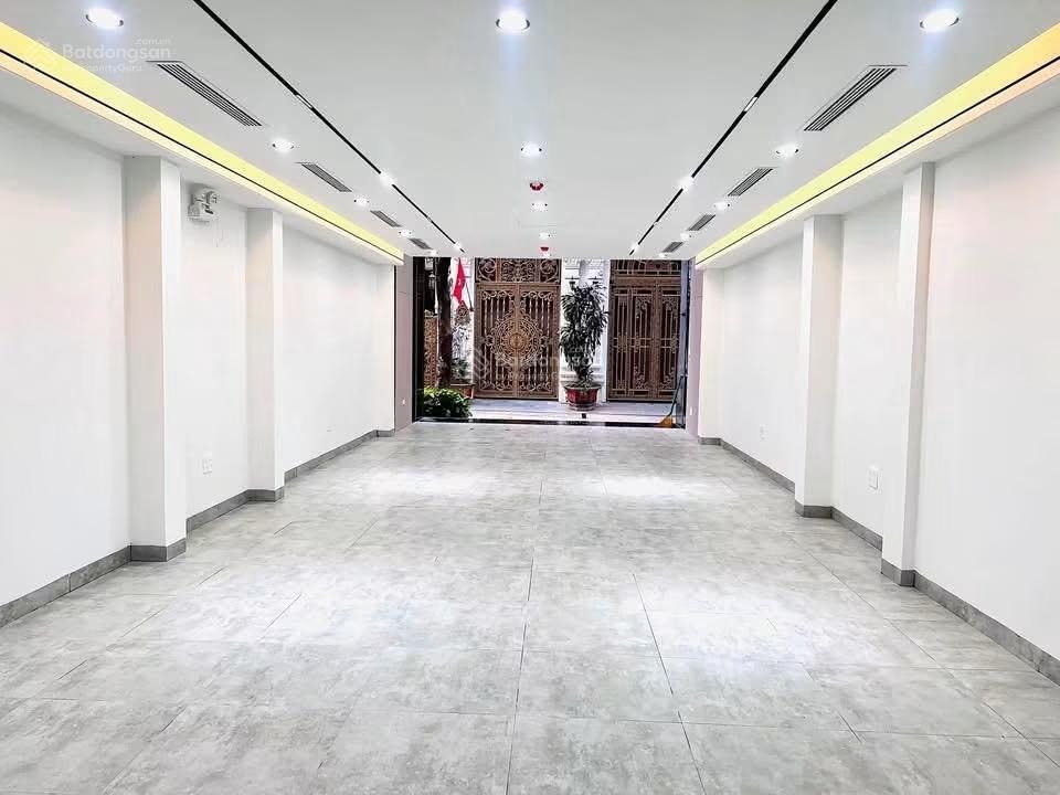 Bán nhà mặt phố chùa láng, 141m giao dịch luôn giá cực rẻ 479 triệu/m