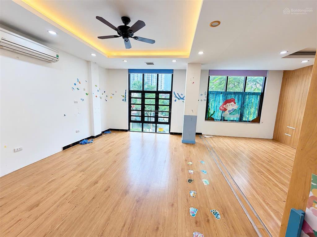 Cho thuê mặt bằng mặt phố quan hoa 122m2 siêu đẹp, thông sàn chỉ 19 triệu/sàn