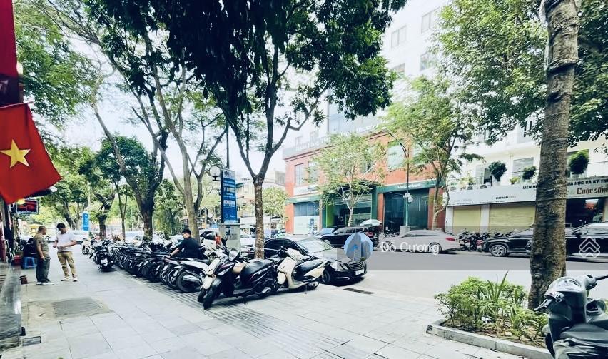 Phố vip quận hoàn kiếm  bán nhà mặt phố trần hưng đạo  350m2 x 3 tầng, giá bán đất  mặt tiền 9m