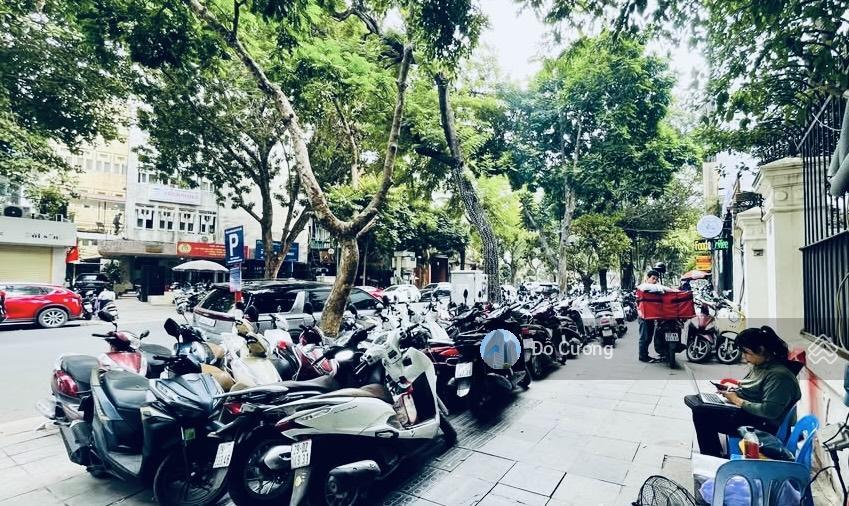 Cực gấp  chủ cần bán nhanh nhà mặt phố trần hưng đạo  385m2 x 3 tầng giá bán đất  mặt tiền 9,5m