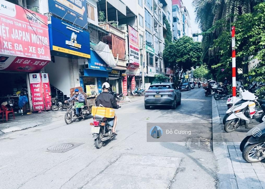 Hiếm  bán nhà mặt phố hoàng ngân, nguyễn thị định  lô góc 1 mp + 2 ngõ  165m2 x 3t + mt tổng 31m