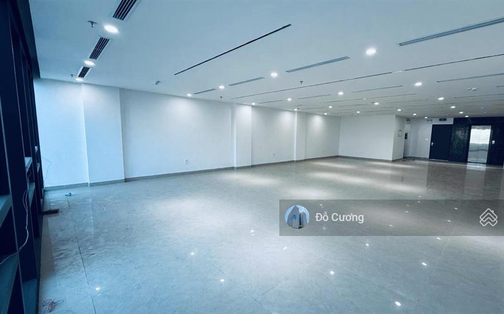 Siêu rẻ  chủ cần bán gấp nhà mặt đường vành đai 2,5  180m2 x 9t mới + mt 9m  lô góc 3 mặt thoáng