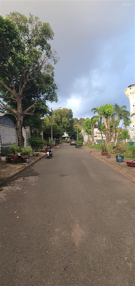 Ngay chợ hiệp thành, nhà 3 lầu 8pn, ngang khủng, 6.5m, ngay công viên, 7 tỷ