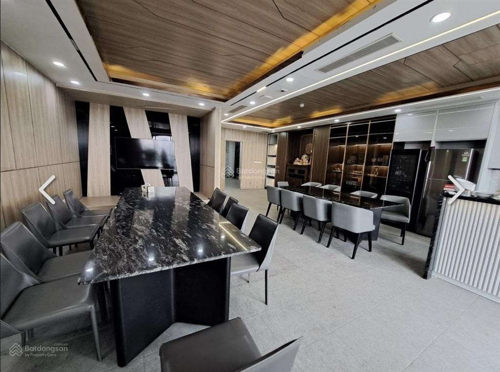 Toà nhà văn phòng building 415m2, 10 tầng có hầm, mt rộng 15m, phố láng giá 238 tỷ, kinh doanh