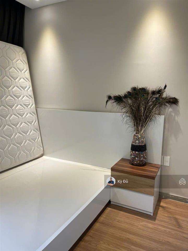 Chính chủ cần bán gấp căn hộ khuông việt, q.tp, 70m2, 2pn , sổ hồng, lầu cao,  0932 248 ***