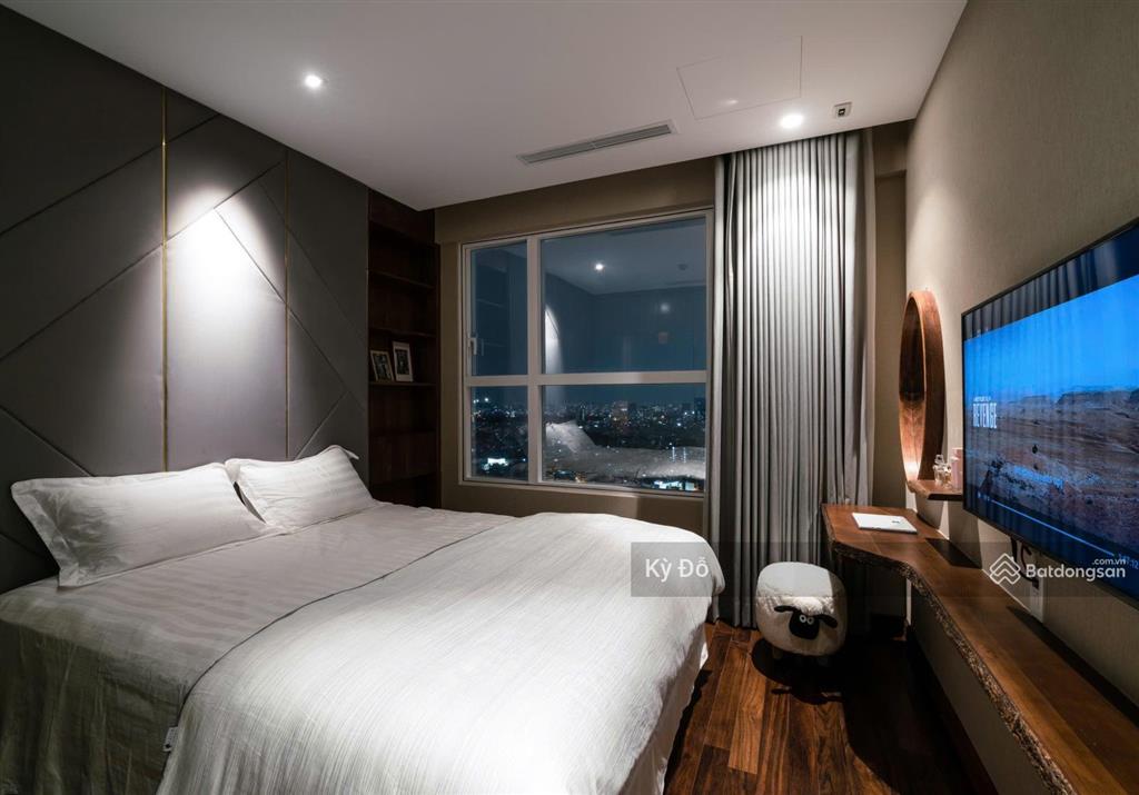Bán căn hộ chung cư oriental plaza, 106m2, 3pn, giá 5.5 tỷ, sổ hồng.  0932 248 ***