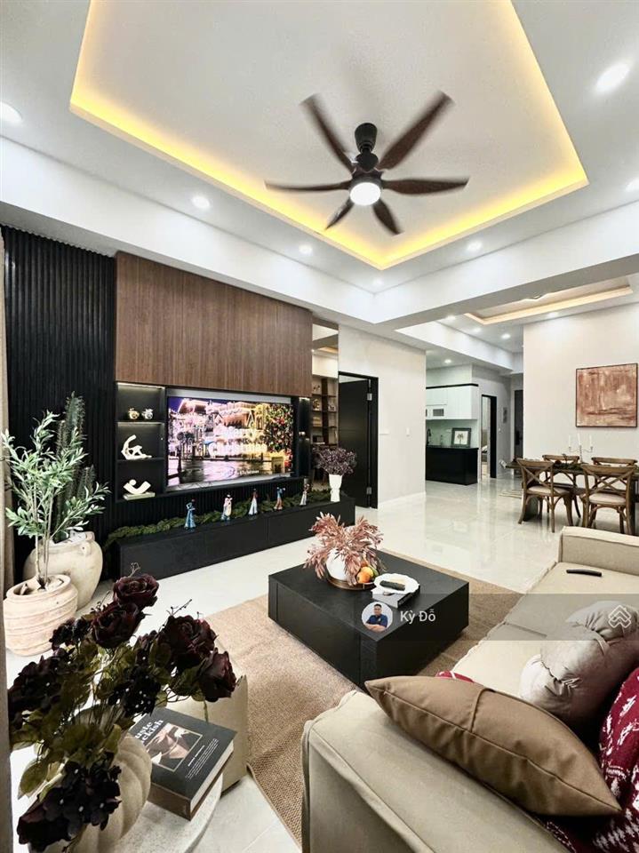 Bán nhanh căn hộ gold view, q. 4, 81m2, 2pn, giá 7.5 tỷ thương lượng.  0932 248 ***