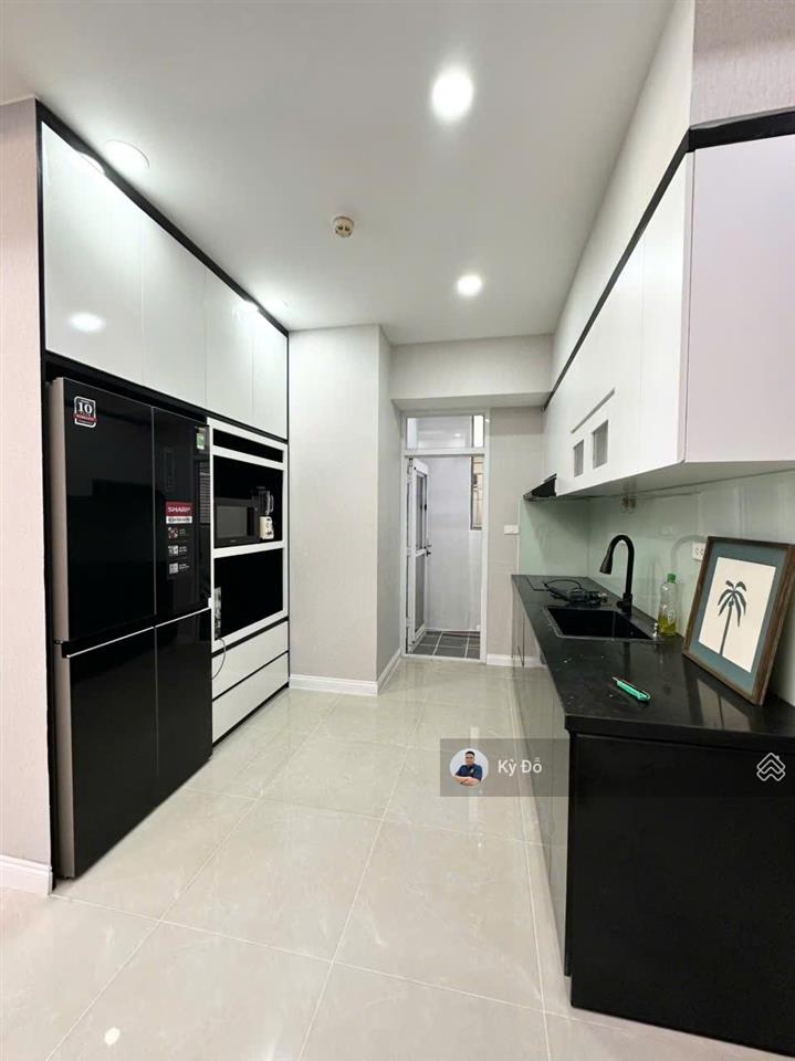 Bán nhanh căn hộ gold view, q. 4, 81m2, 2pn, giá 7.5 tỷ thương lượng.  0932 248 ***