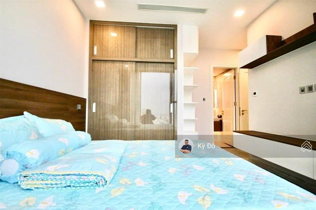 Bán gấp căn hộ lucky palace, 4,45 tỷ, 82m2, 2pn, 2wc, view đẹp.  0932 248 ***
