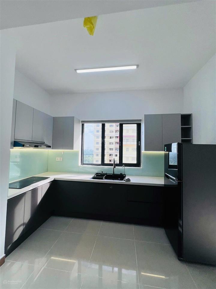 Bán căn hộ sổ hồng view hồ bơi tại c/c era town q7, dt 61m22pn2wc. giá 3 tỷ 1