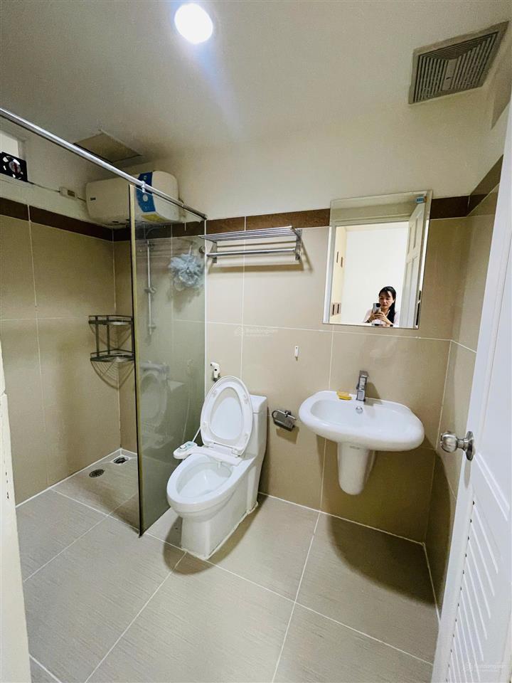 Bán căn góc 107m2  2pn  2wc nội thất cơ bản, lầu cao thoáng mát cc era town quận 7. giá 3 tỷ 650