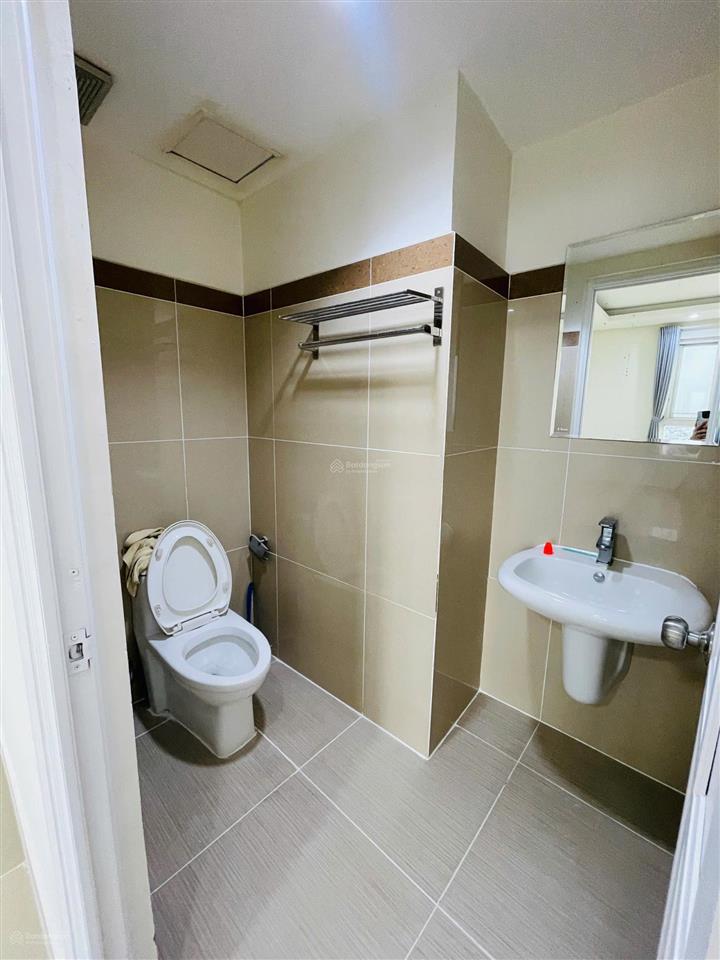 Bán căn góc 107m2  2pn  2wc nội thất cơ bản, lầu cao thoáng mát cc era town quận 7. giá 3 tỷ 650