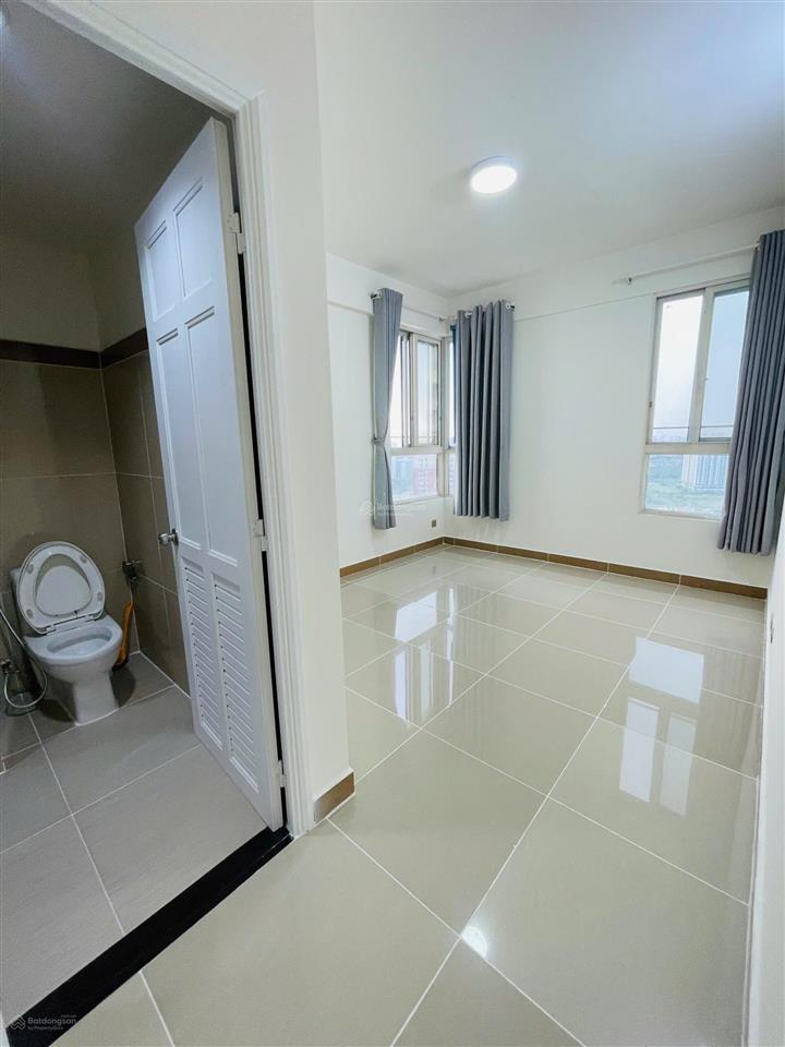 Bán căn góc 107m2  2pn  2wc nội thất cơ bản, lầu cao thoáng mát cc era town quận 7. giá 3 tỷ 650