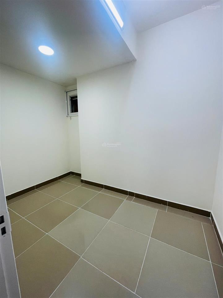 Bán căn góc 107m2  2pn  2wc nội thất cơ bản, lầu cao thoáng mát cc era town quận 7. giá 3 tỷ 650