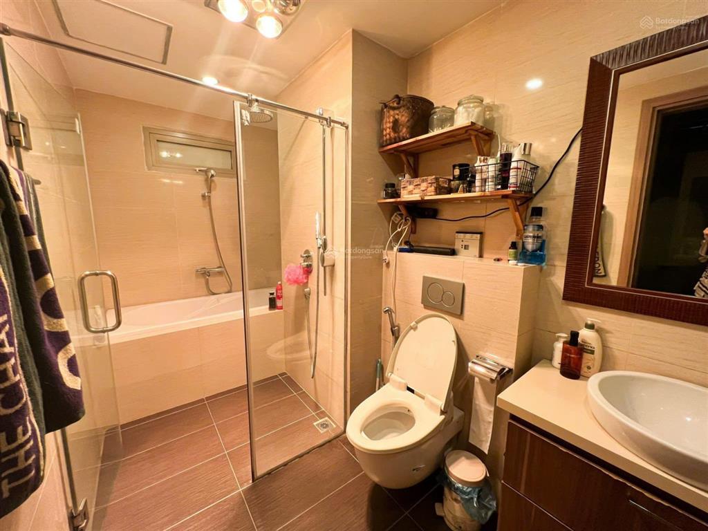 Bán căn hộ 130m2 ,2 ngủ ,hướng đông nam,tầng trung nội thất đẹp, mandarin hoàng minh giám
