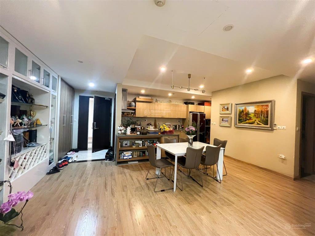 Bán căn hộ 130m2 ,2 ngủ ,hướng đông nam,tầng trung nội thất đẹp, mandarin hoàng minh giám